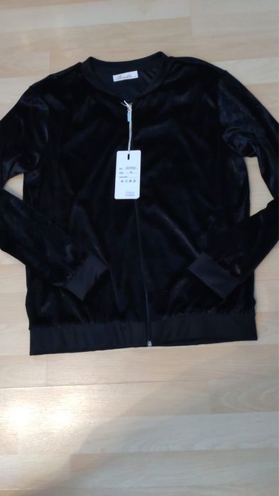 Дамски  суитчъри  по-големи  размери L, XL, 2XL  цветове син и черен