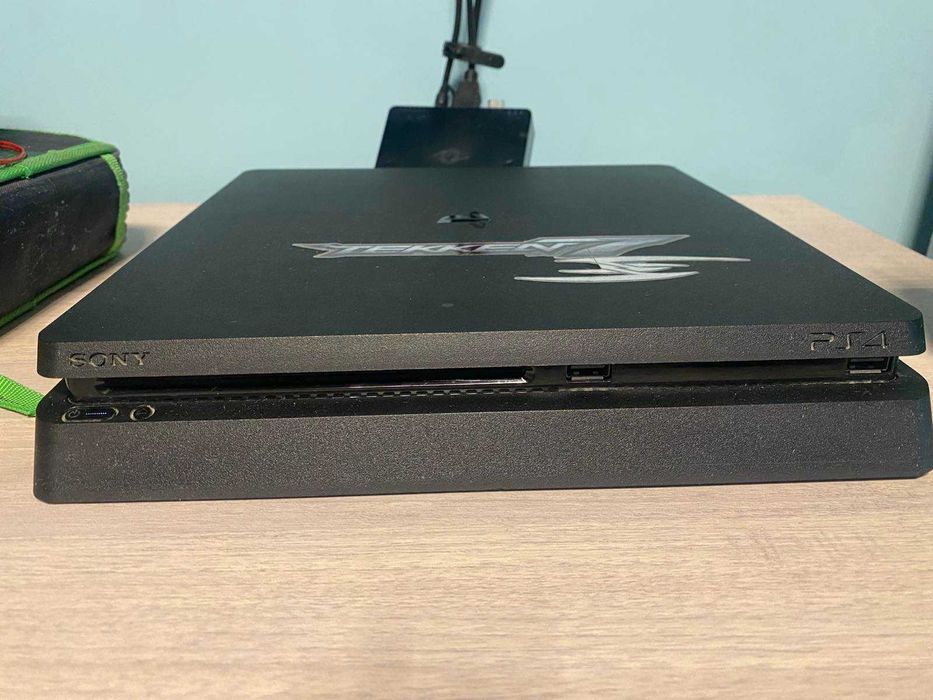 Play Station 4 Slim + 6 игри - 400 лв.