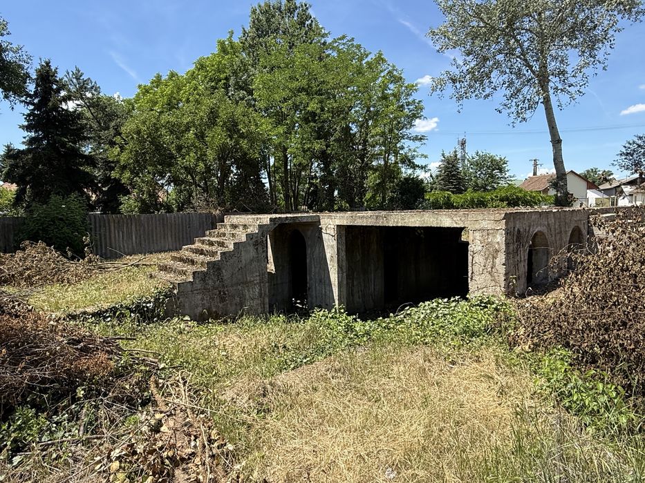 Ofer spre vânzare Teren + Fundație din beton Ungaria la o distanță de 7 Km de vama Petea