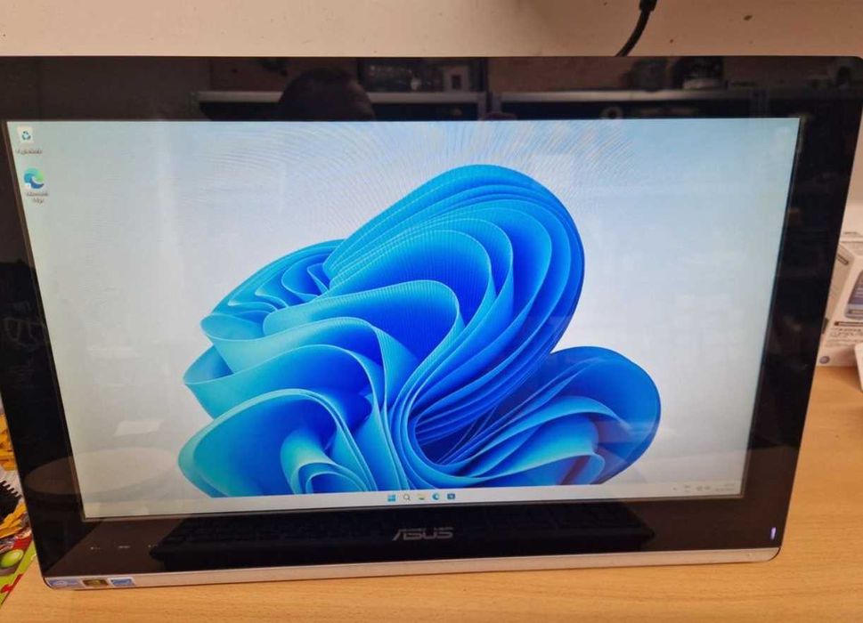 Сенсорный моноблок Asus ET2220 мощный. Диагональ 21.5" (54.6 см)