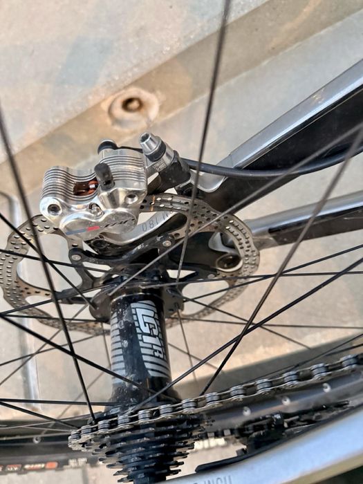 YT Tues CF Pro Race carbon downhill