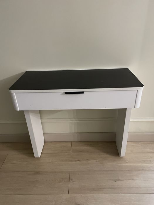 Туалетный столик