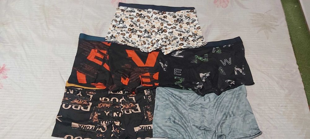Продавам 5 броя мъжки боксерки номер 56 ххл