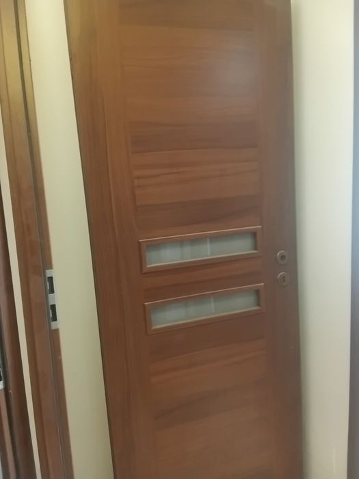 4 UȘI de interior impecabile cu cadru