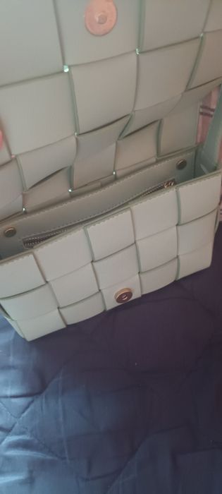 Дамска чанта от еко кожа в красив светлозелен цвят