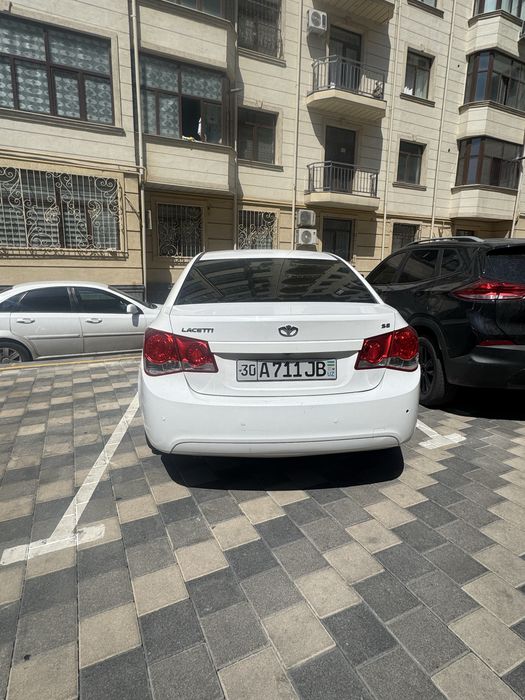 Lacetti Cruz.