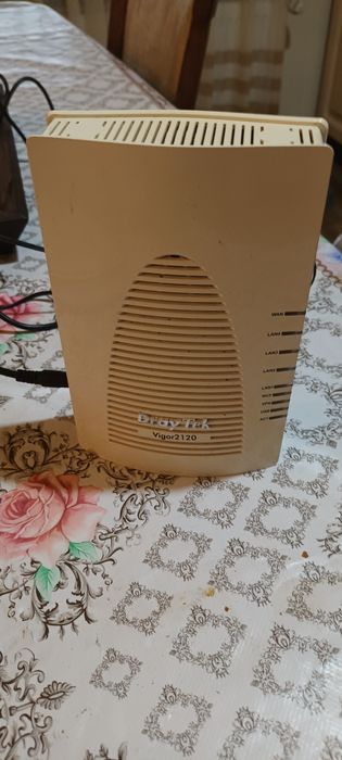 Router marca DrayTek cu ieșire USB