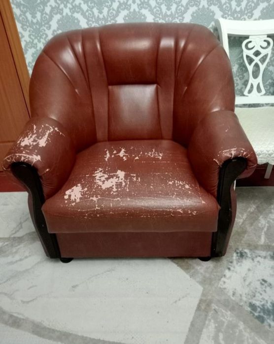 Продам диван с креслой