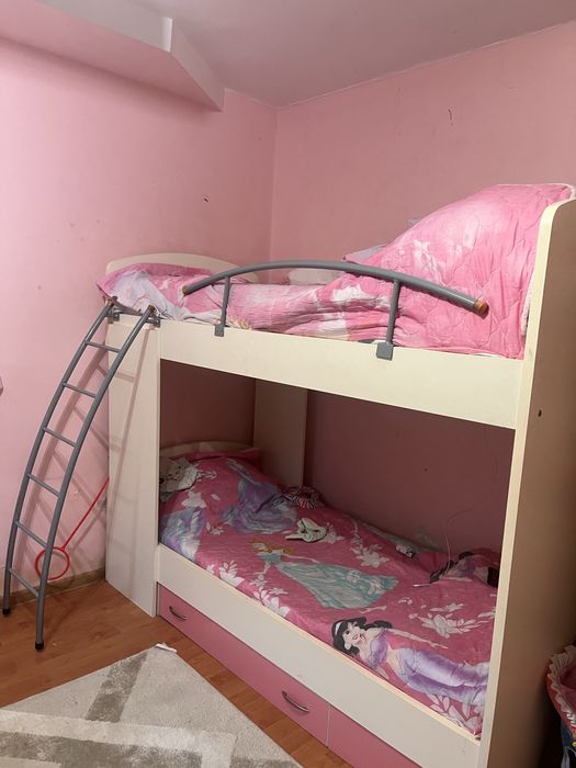 Двуетажно легло за момичета