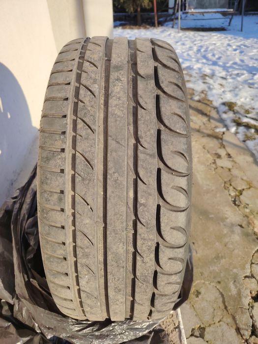 Vând anvelope de vara 235/45/R17