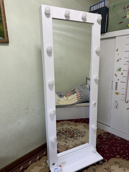 Oyna chiroqlari bilan