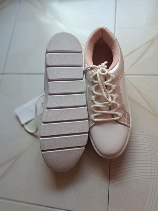 Дамски Divided нови