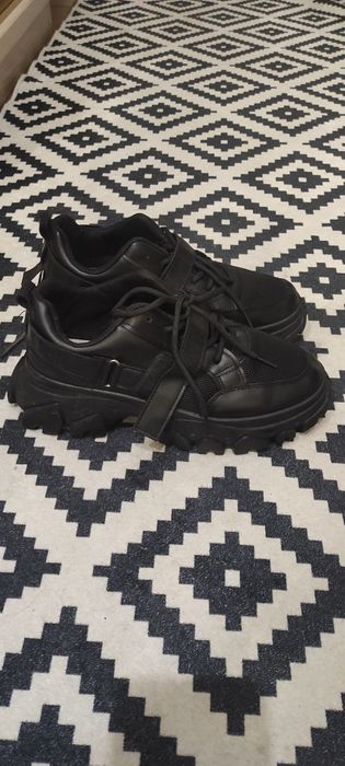 Кроссовки женские