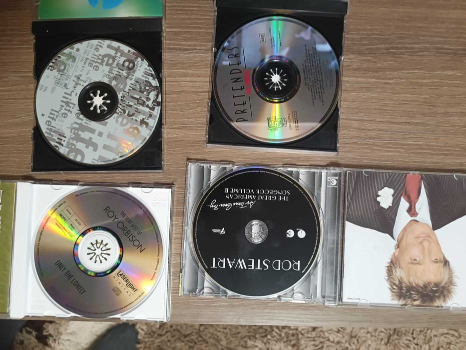 lot 4 cd audio Ray Orbison ,Pretenders , Rod steward , Simple Mind