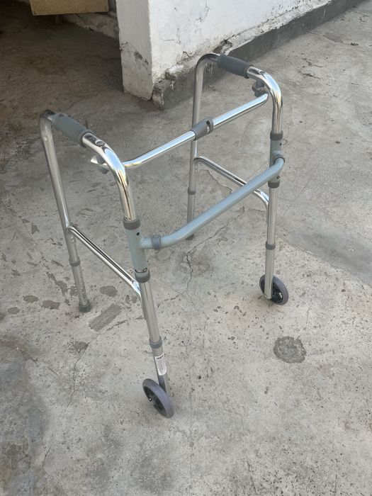 инвалидный ходунок