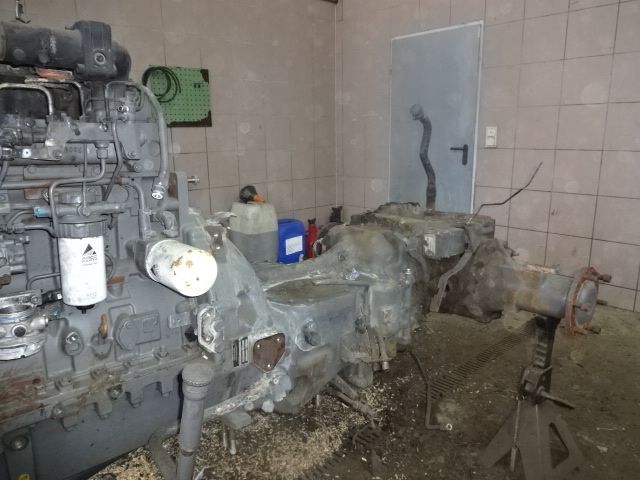 Dezmembrez tractoare Fendt 210