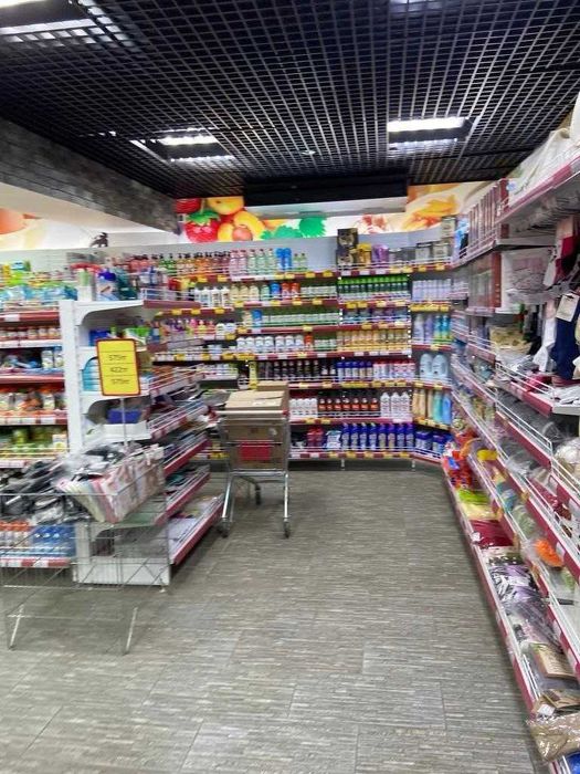 Отдельно стоящее здание в центре города.