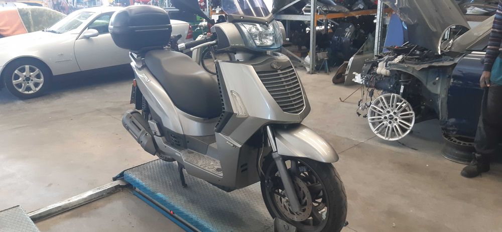 Мотоциклет,скутер Кимко Пипъл(Kymco People -S) 200-300iна части