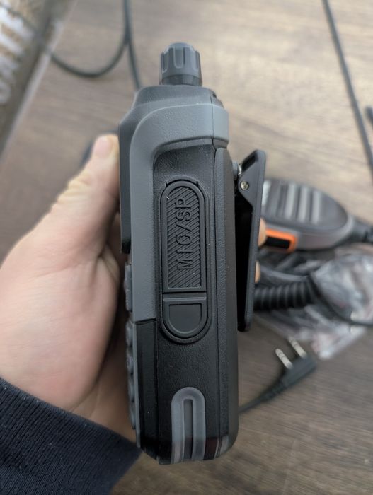 Statii radio emisie receptie walkie-talkie Baofeng UV-21 Pro 
Ecran de