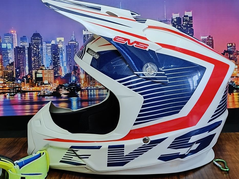 Мото шлем от Американского бренда EVS