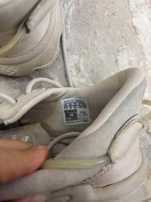 кроссовки Адидас