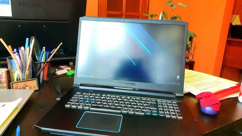 vand laptop gaming acer predator helios 300 PH317-53 – i7, 16gb ram, 6gb video – stare foarte bună