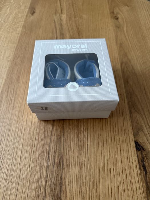 Чисто нови бебешки пантофки Mayoral