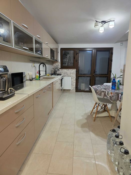 Apartament 3 camere cu curte si parcare proprie Parc Bazilescu