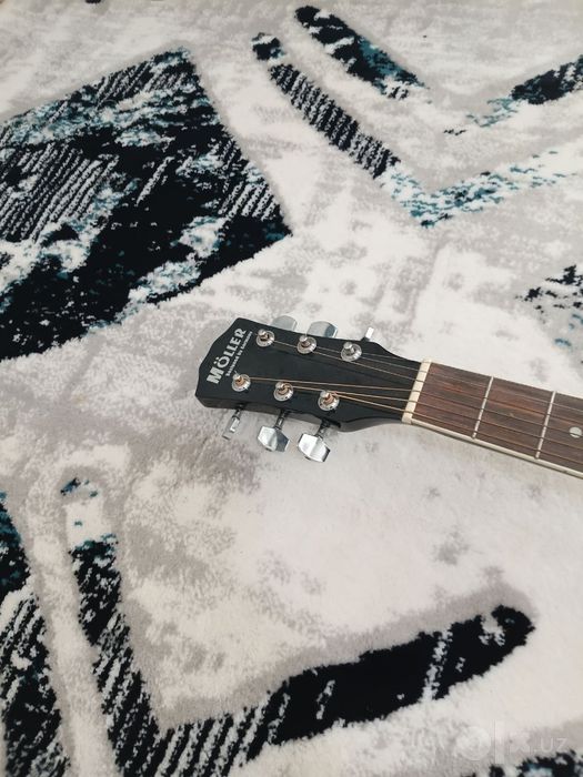 Gitara sotiladi holati yangi chexollati bn birga