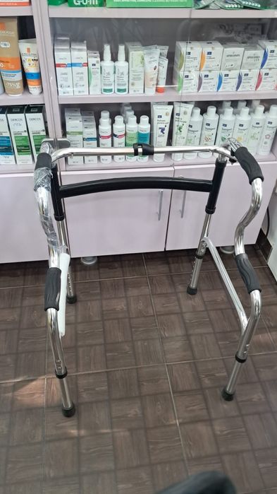 Cadru metalic de mers nou si scaun dus metalic neoxidabil nou neutilizat