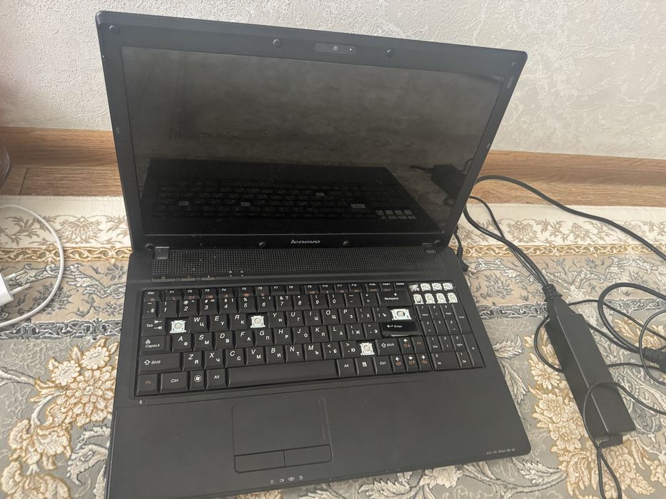 Lenovo ноутбук//