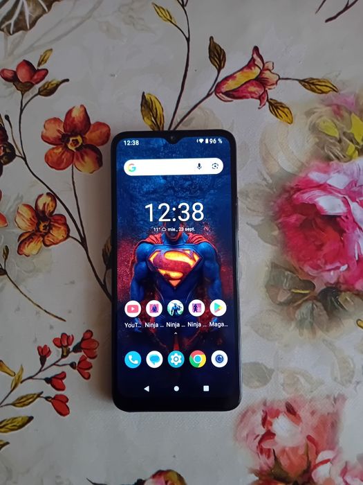 Vând Motorola e7