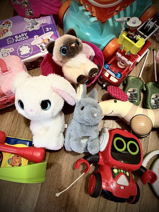 Lot jucarii pets alive fuzzy friend pisicuta pets alive catelusul hugo