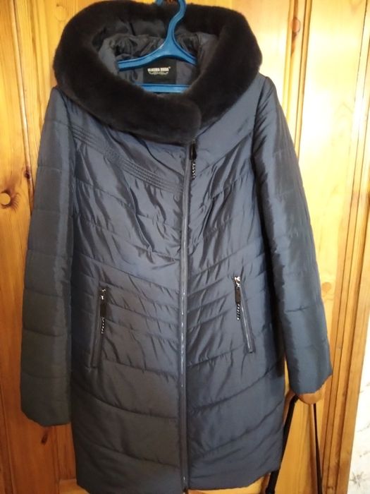 Женский пуховик с капюшоном