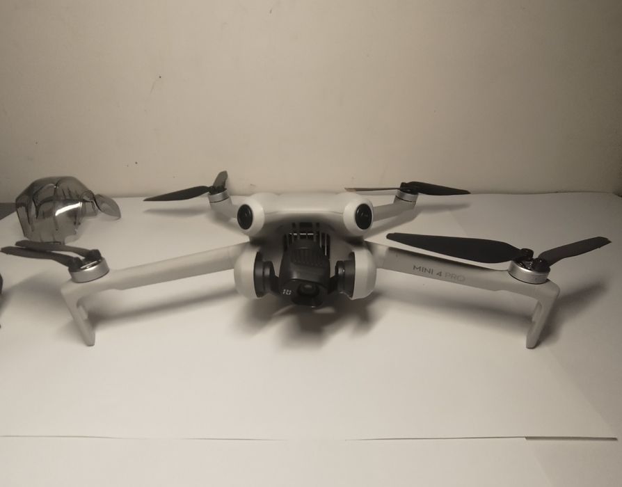 Продам дрон Dji mini 4 pro