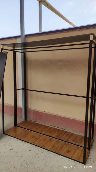 Стеллажи для одежды и обуви в отличном состоянии