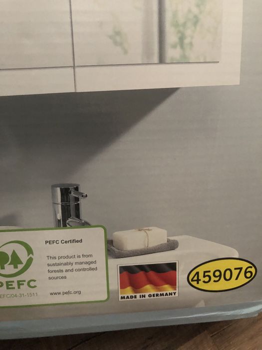 Шкаф с огледало за баня