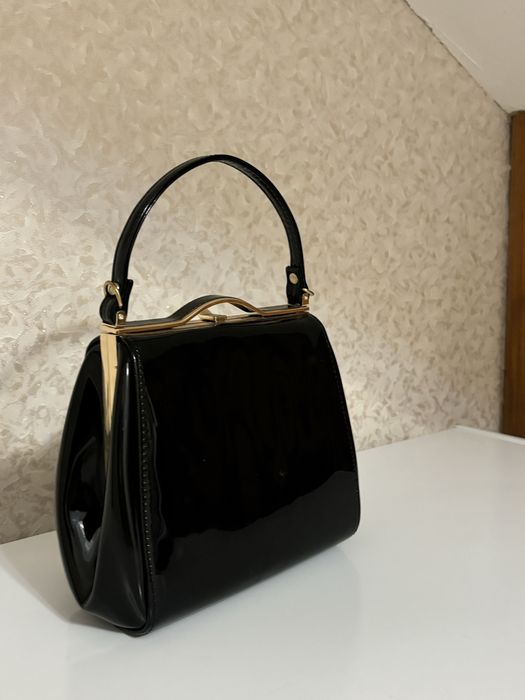 Продам сумку лакированную