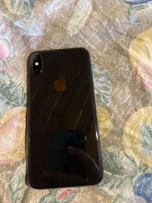 Продавам  iphone x 64 gb черен