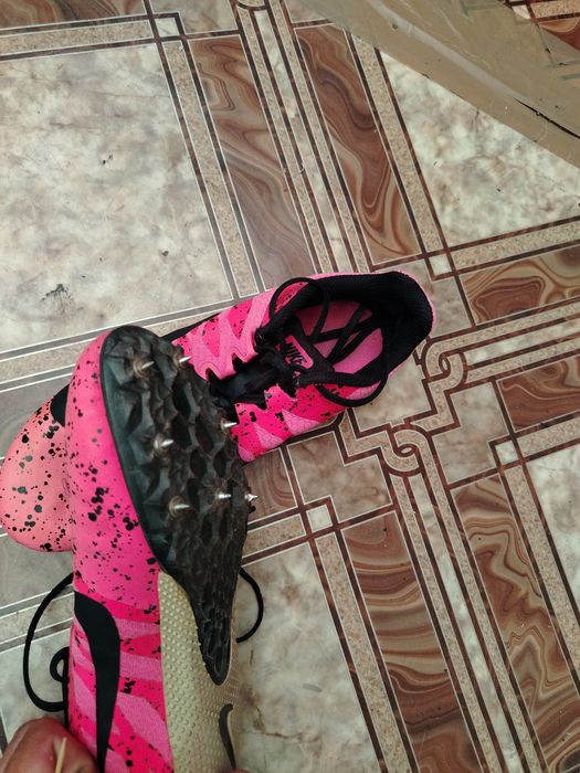 Adidasi Nike pentru alergat cu crampoane