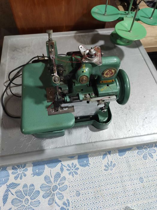 Швейная машина, оверлок.