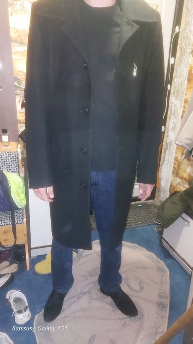 Продам мужское пальто ниже колена.