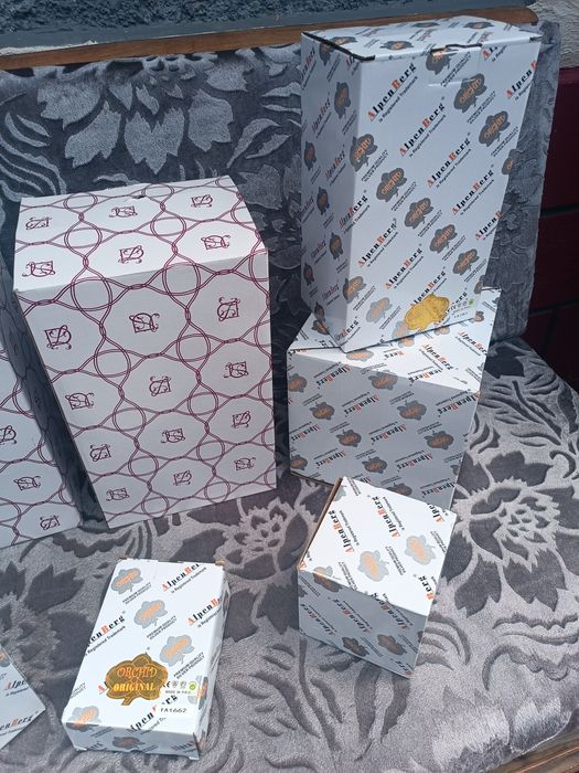 Подарочные коробки,за 8 шт.