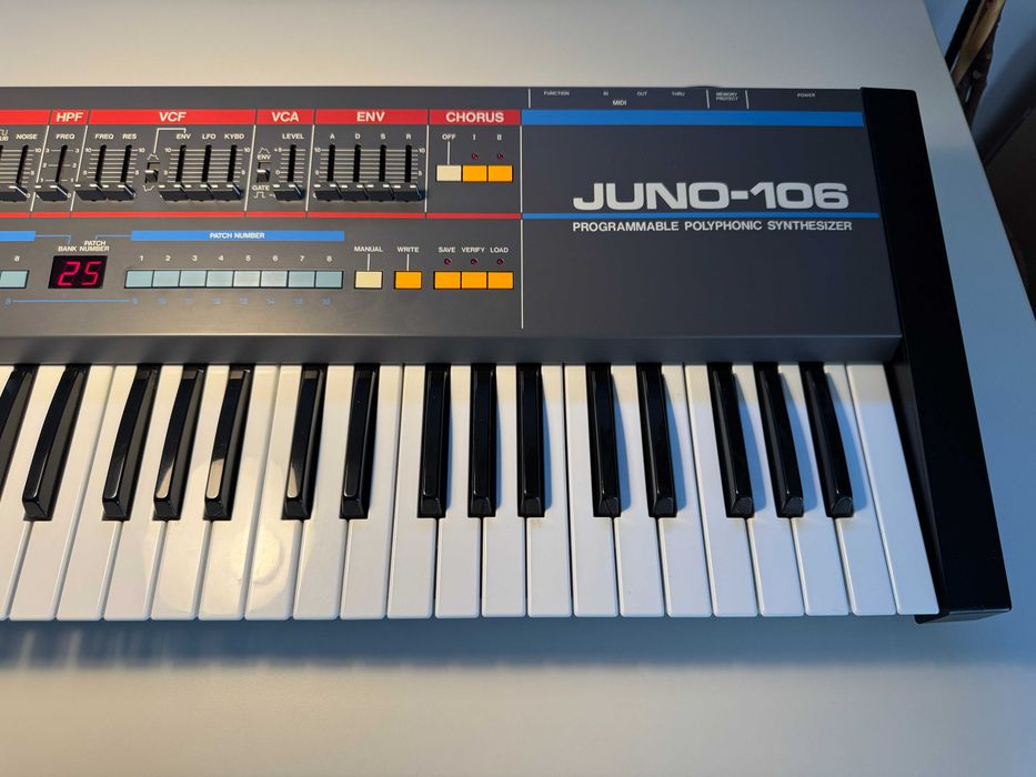 Roland Juno 106 - sintetizator analog
