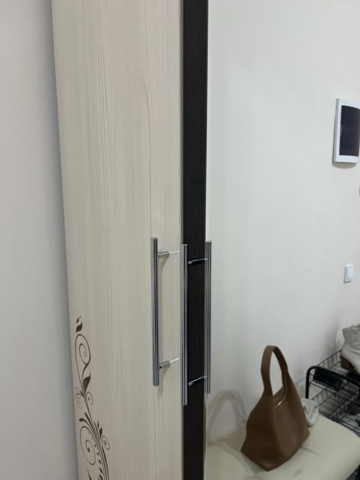 Шкаф с зеркалами в прихожую