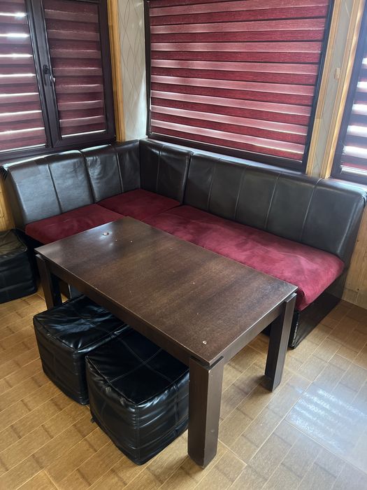 Ъглови сепарета 4бр и маси