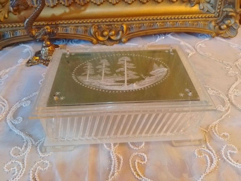 Старинные шкатулки из серебра и оргстекло