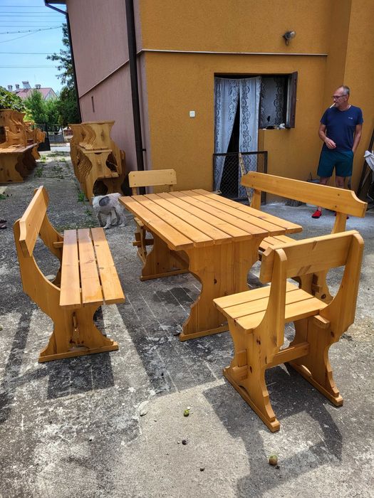 Градински маси с пейки и столчета