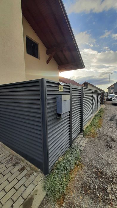 Poarta  cu deschidere la 90 grade,portante sau batante.