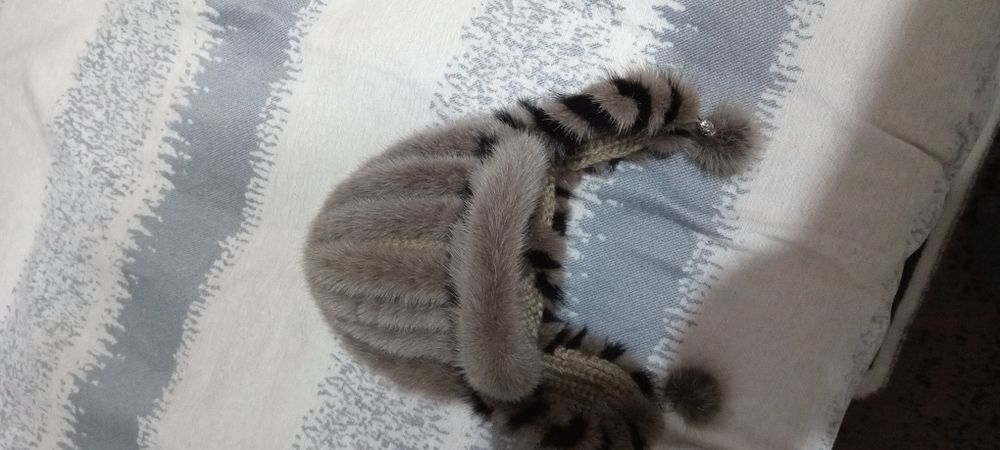 Шапка для девочек и девушек, продам  новую, качественную шапочку,